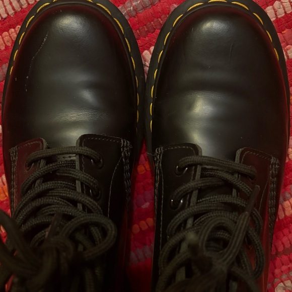 Doc Marten's 1460 Women's Smooth Leather Lace Up Boots in Black, size 8 - Picture 3 of 7